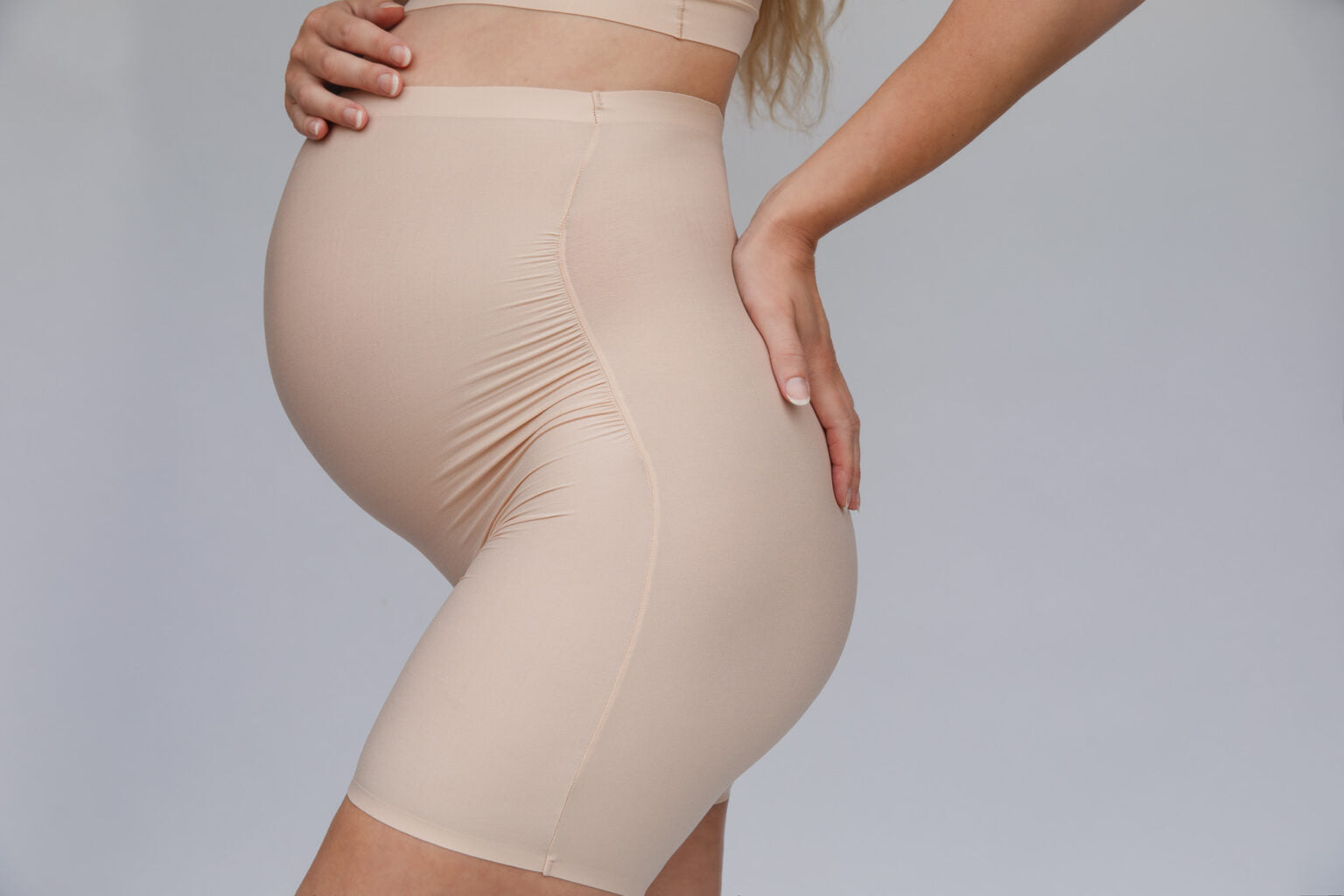 ByeBra Besiūliai aukšto juosmens šortukai nėščiosioms MATERNITY SHORT BEIGE