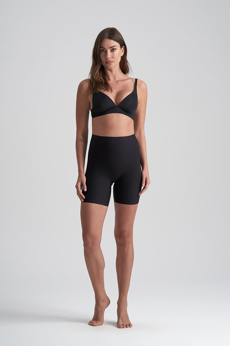 ByeBra Lengvos kompresijos besiūliai šortukai UNI STRETCH MID WAIST SHORT BLACK